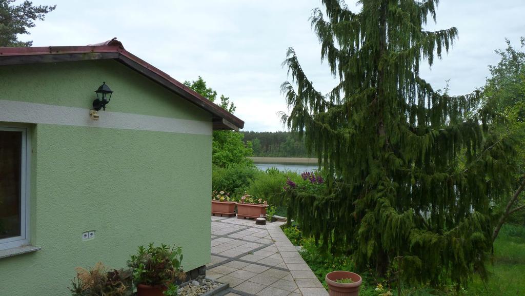Bungalow Am Kuestrinsee Bei Lychen Luaran gambar