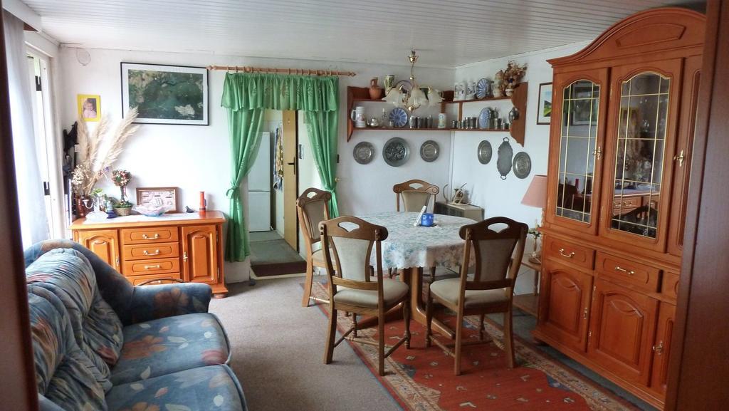 Bungalow Am Kuestrinsee Bei Lychen Luaran gambar